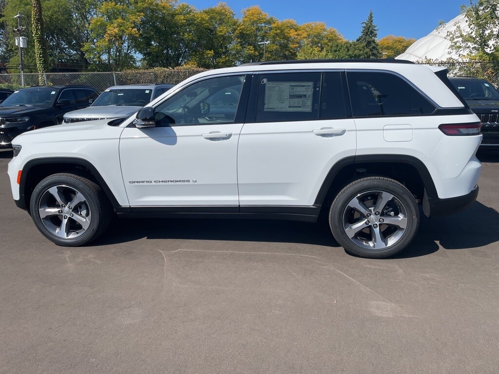 2025 Jeep Grand Cherokee Limited photo 3