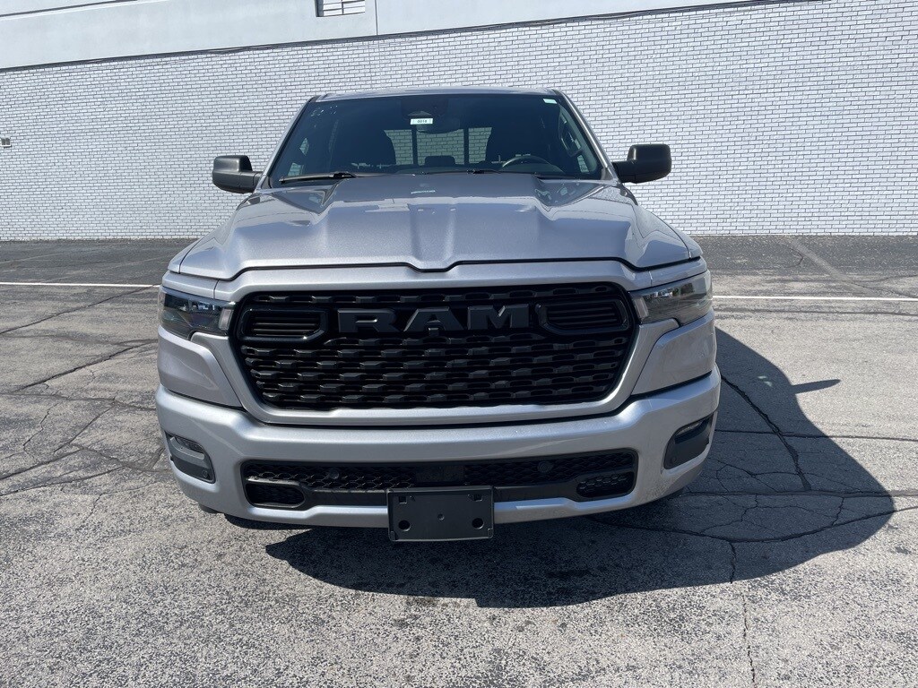2025 Ram 1500 Tradesman photo 2