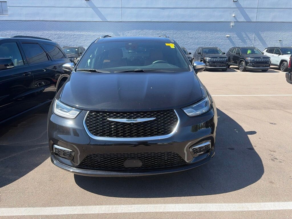 Used 2024 Chrysler Pacifica Pinnacle Minivan/Van