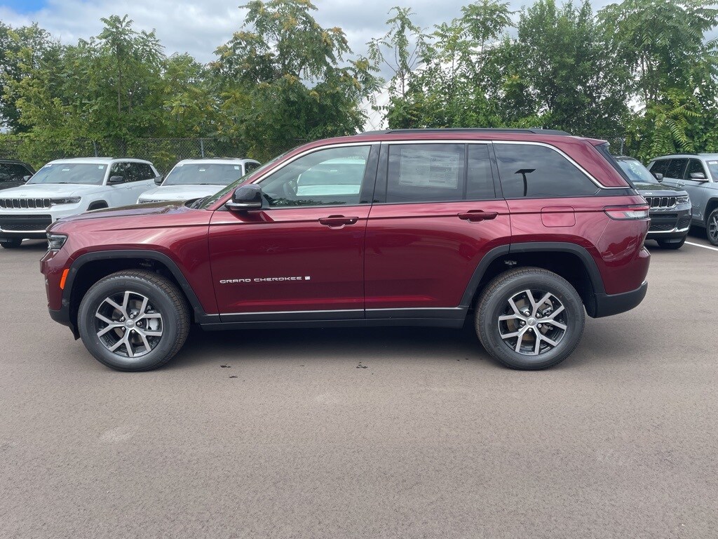 2025 Jeep Grand Cherokee Limited photo 3