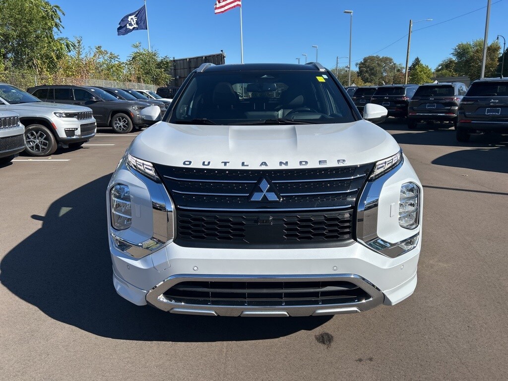 2023 Mitsubishi Outlander SEL photo 2