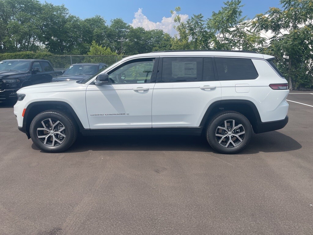 2025 Jeep Grand Cherokee Limited photo 3