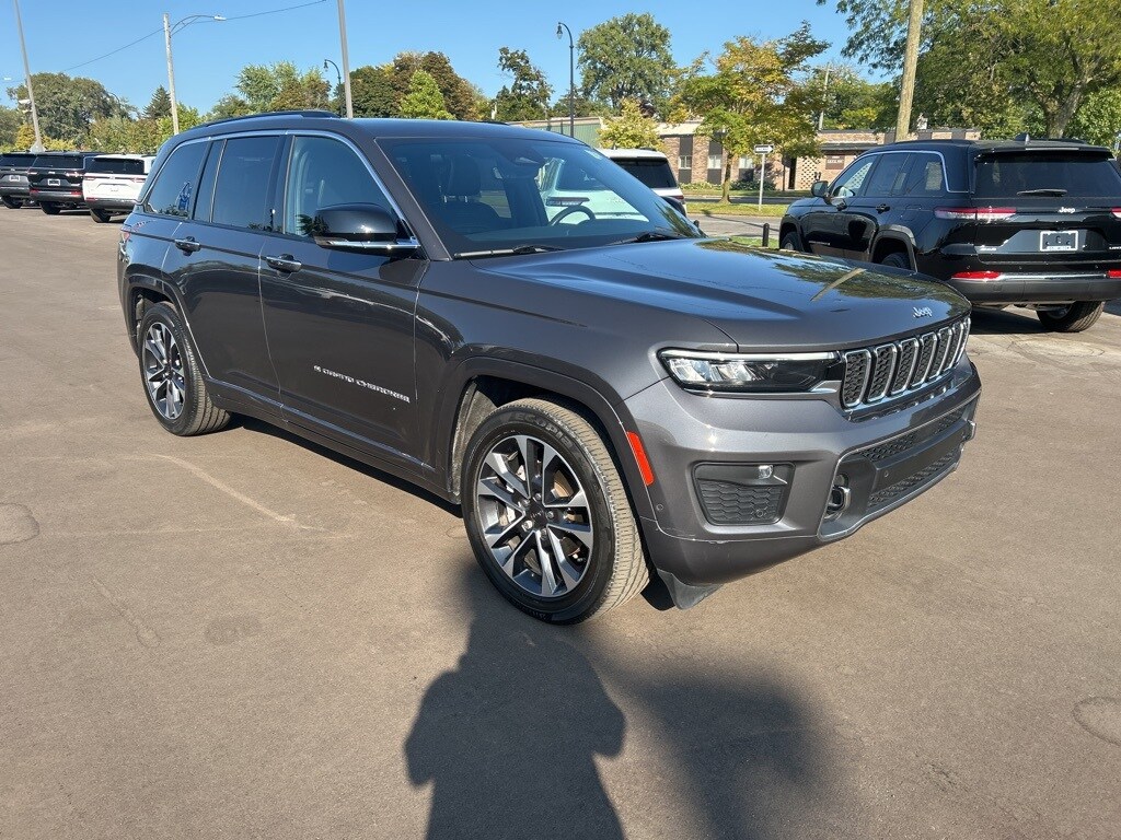 2023 Jeep Grand Cherokee Overland photo 3