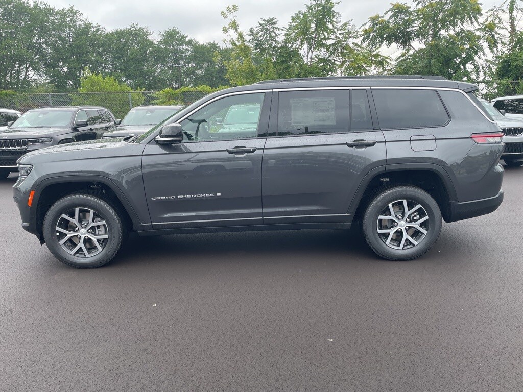 2025 Jeep Grand Cherokee Limited photo 3