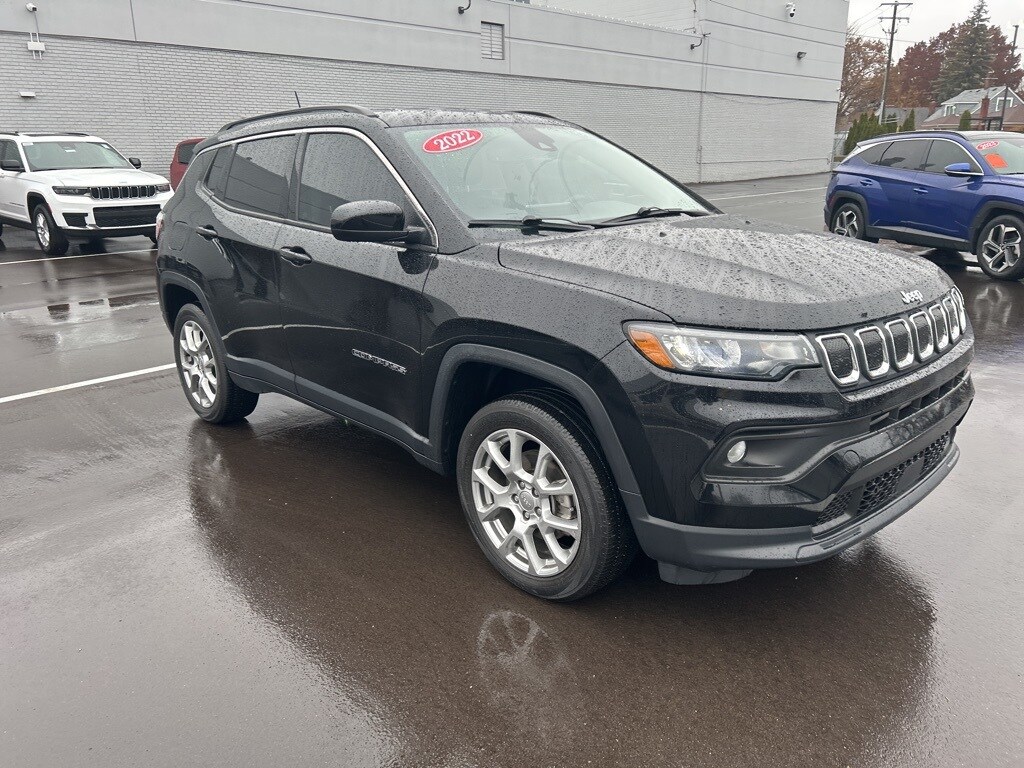 2022 Jeep Compass Latitude Lux photo 3
