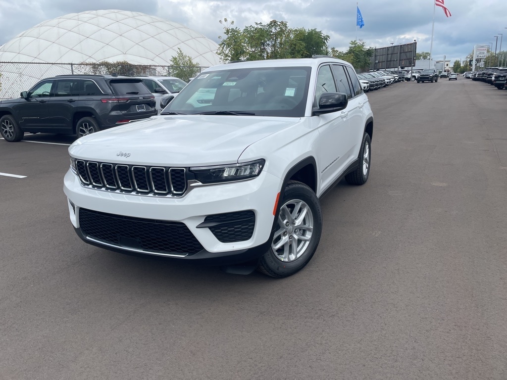 2025 Jeep Grand Cherokee Laredo's photo