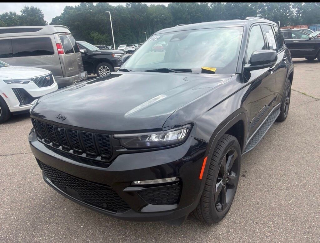 Used 2023 Jeep Grand Cherokee Limited SUV