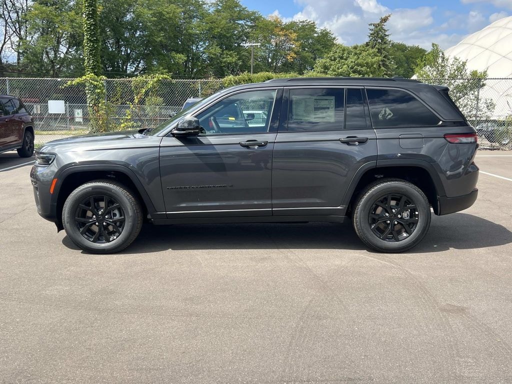 New 2026 Jeep Grand Cherokee LAREDO ALTITUDE 4X4 Sport Utility
