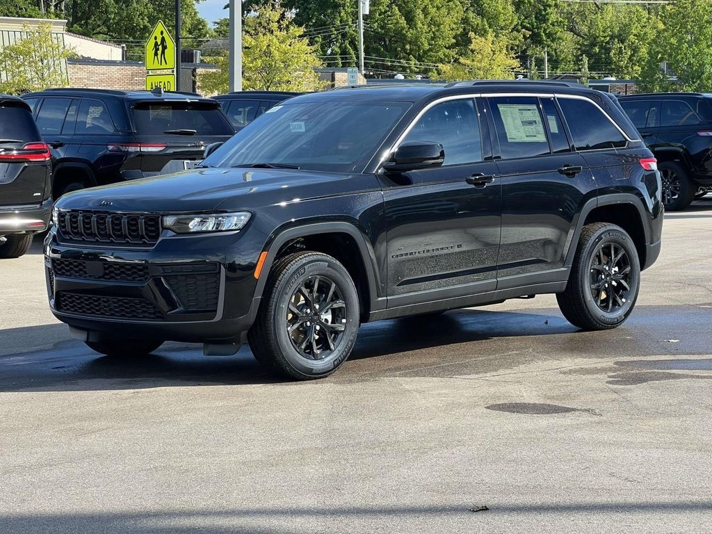 New 2026 Jeep Grand Cherokee LAREDO ALTITUDE 4X4 Sport Utility