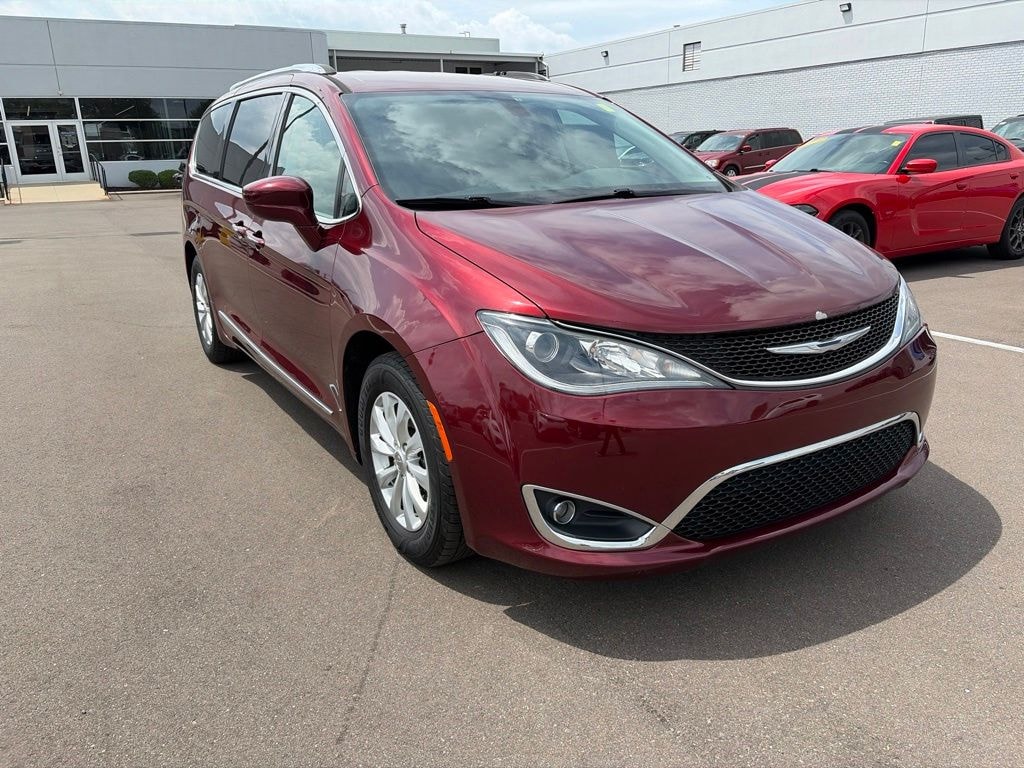 Used 2018 Chrysler Pacifica Touring L Plus Minivan/Van
