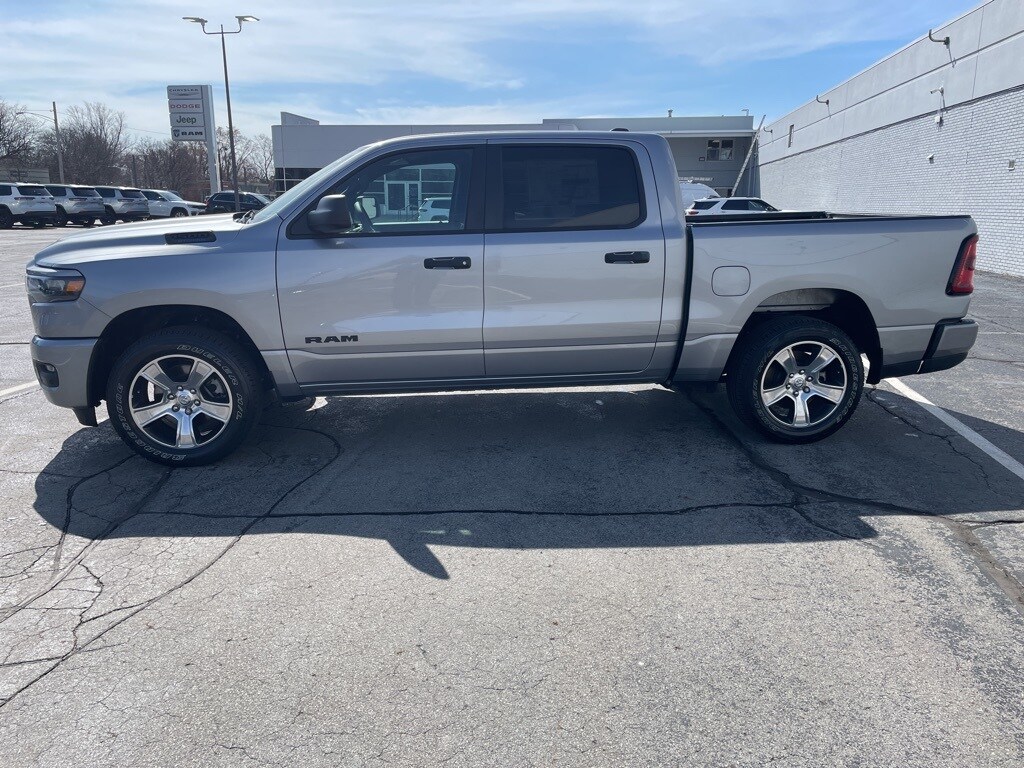 2025 Ram 1500 Tradesman photo 3