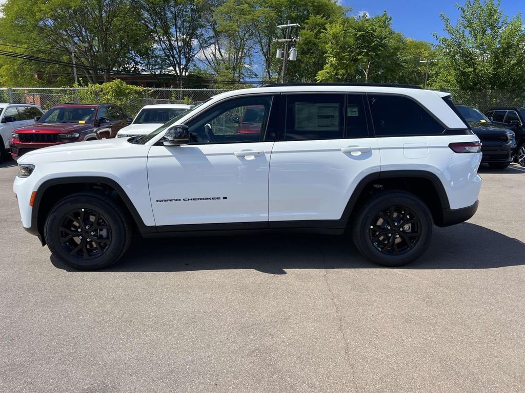 New 2026 Jeep Grand Cherokee LAREDO ALTITUDE 4X4 Sport Utility