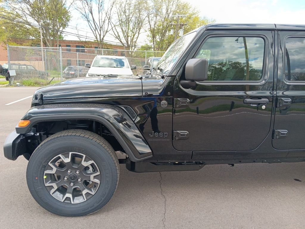 New 2026 Jeep Gladiator SAHARA 4X4 Pickup