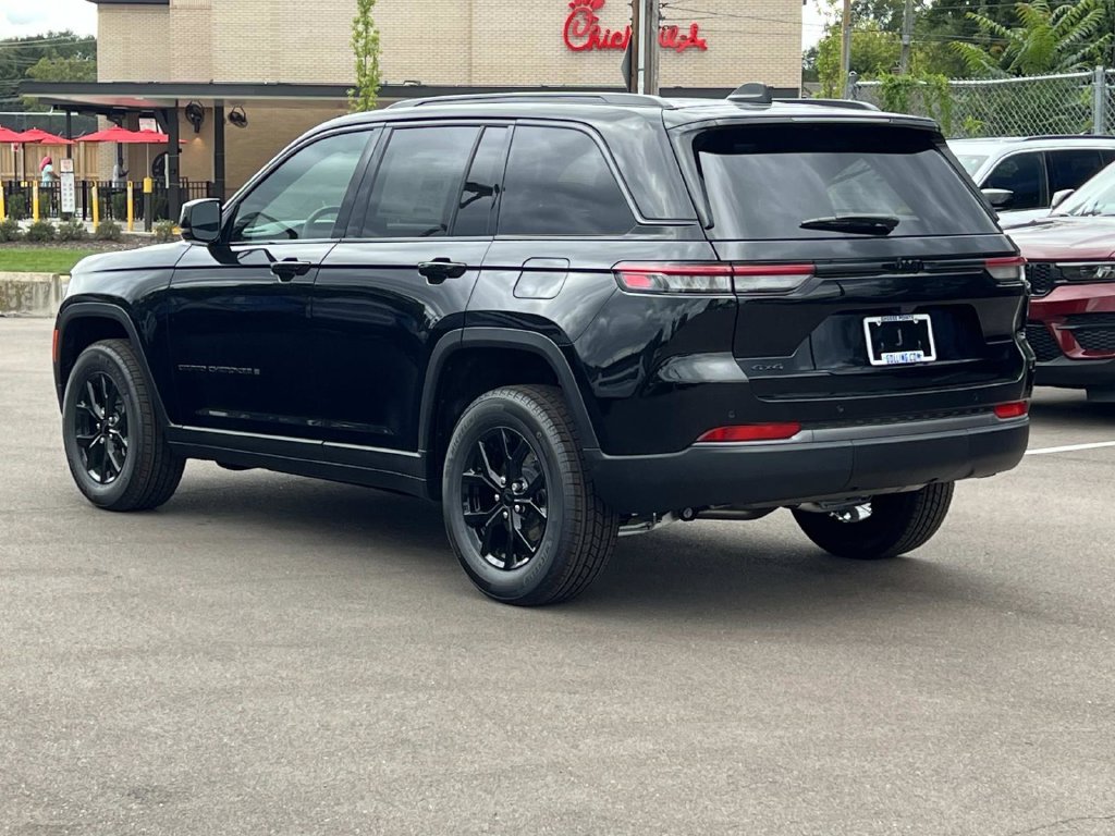 Used 2026 Jeep Grand Cherokee Altitude SUV