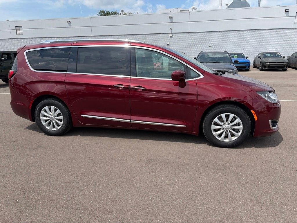Used 2018 Chrysler Pacifica Touring L Plus Minivan/Van