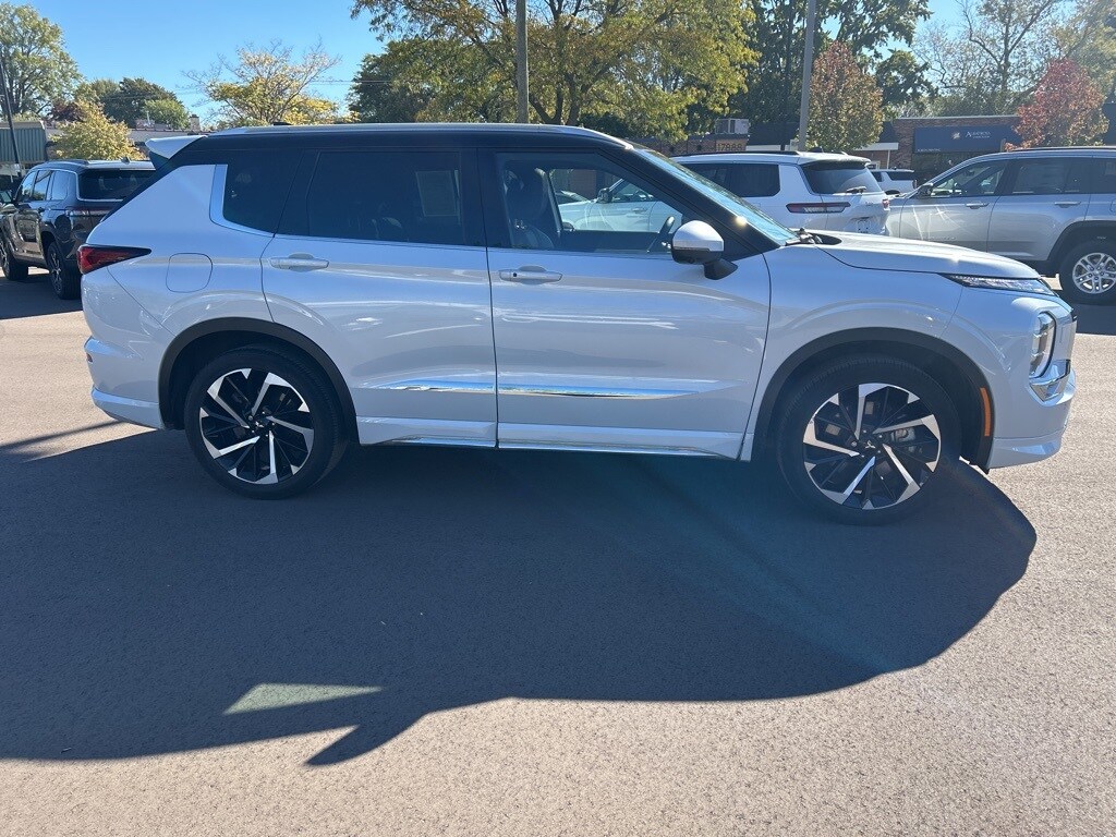 2023 Mitsubishi Outlander SEL photo 4