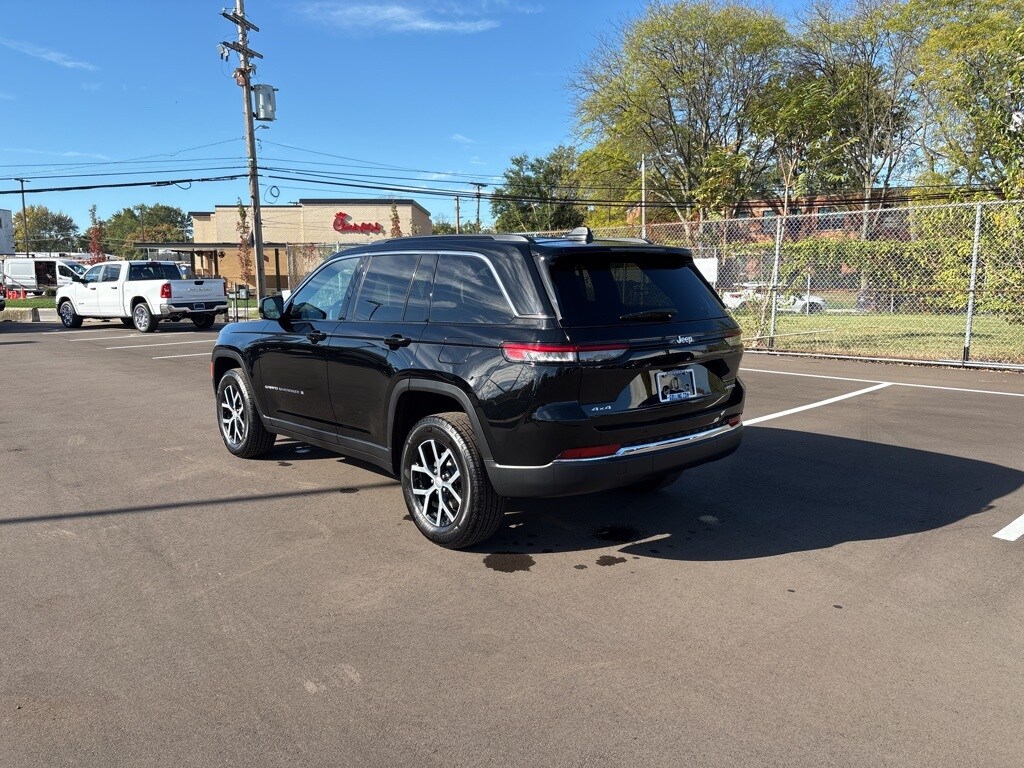 2025 Jeep Grand Cherokee Limited photo 3