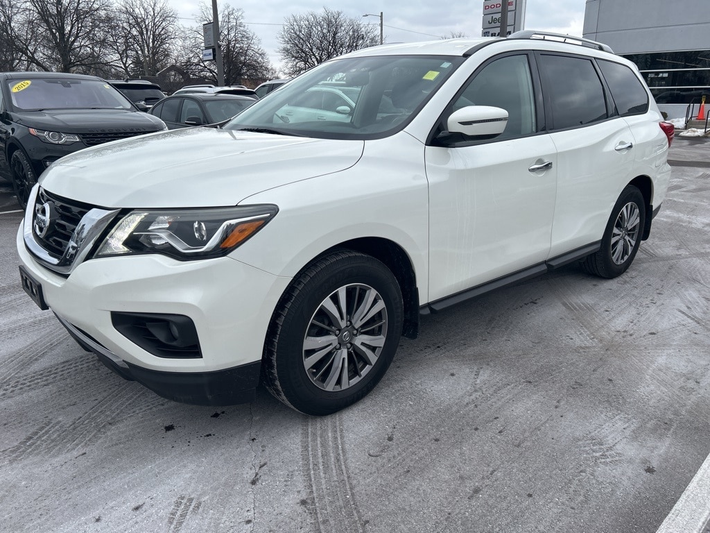 2018 Nissan Pathfinder SV