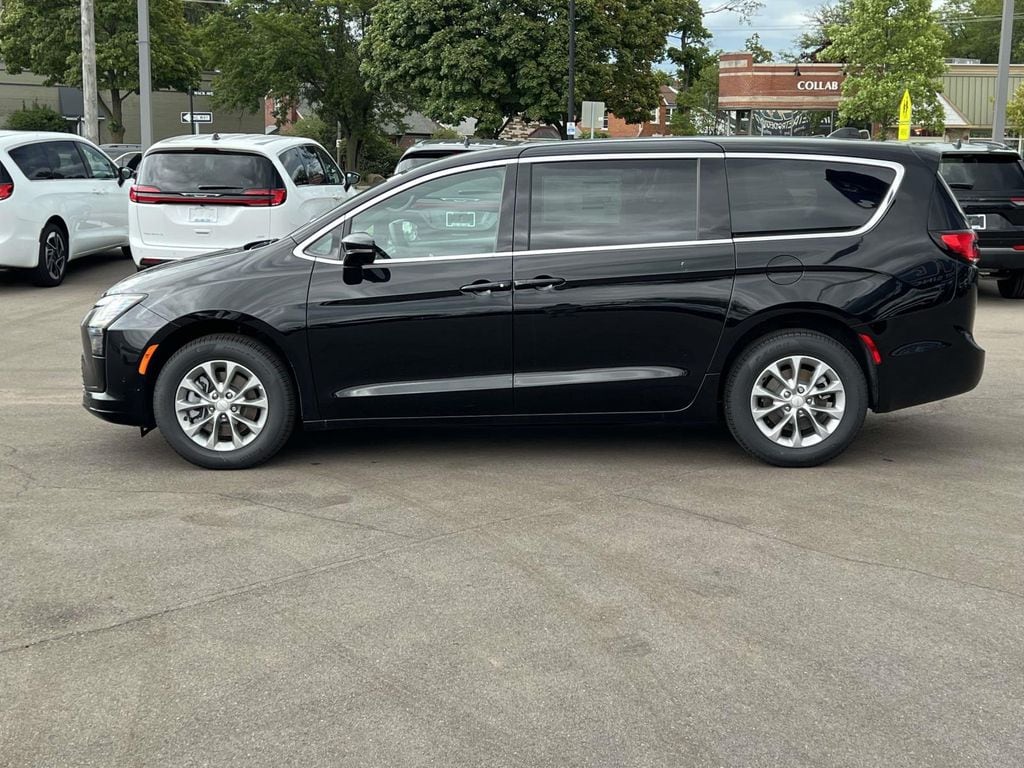 New 2027 Chrysler Pacifica SELECT AWD Passenger Van