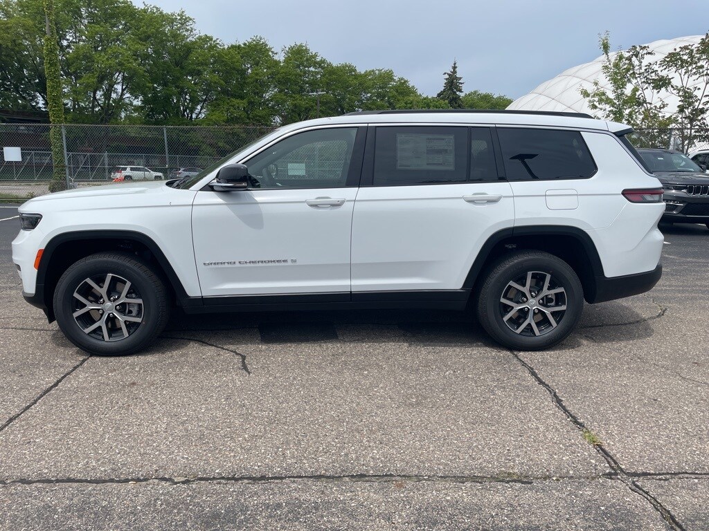 2025 Jeep Grand Cherokee Limited photo 3