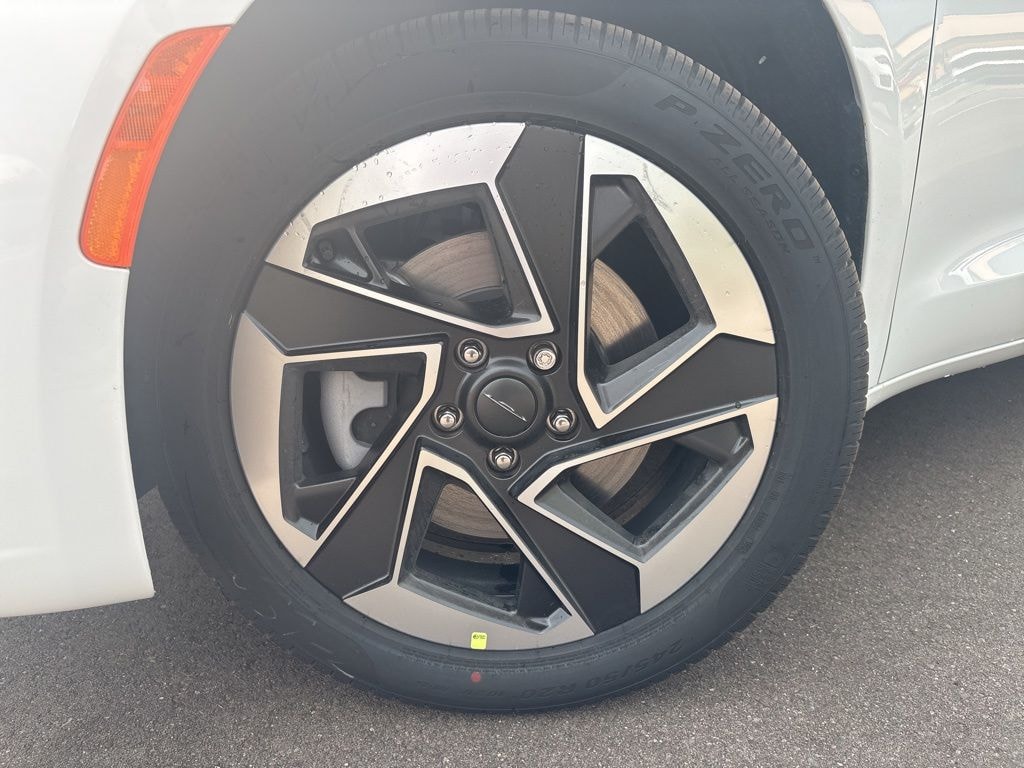 New 2027 Chrysler Pacifica LIMITED AWD Passenger Van