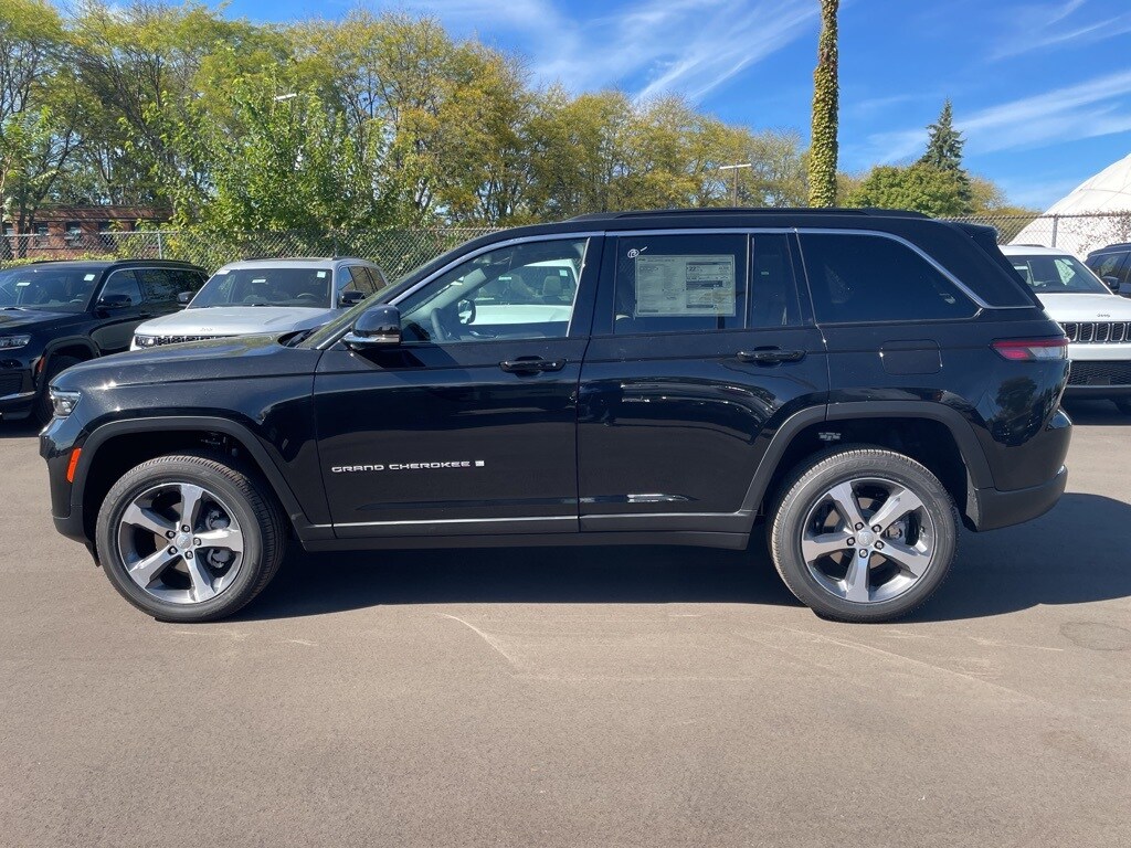 2025 Jeep Grand Cherokee Limited photo 2