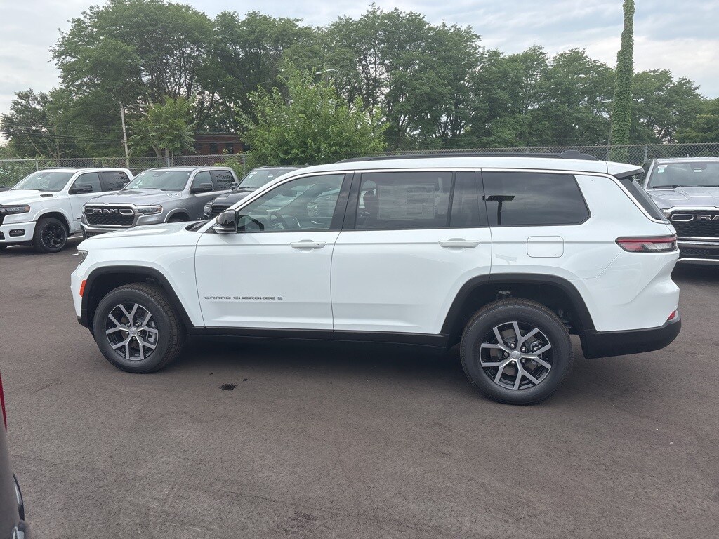 2025 Jeep Grand Cherokee Limited photo 3