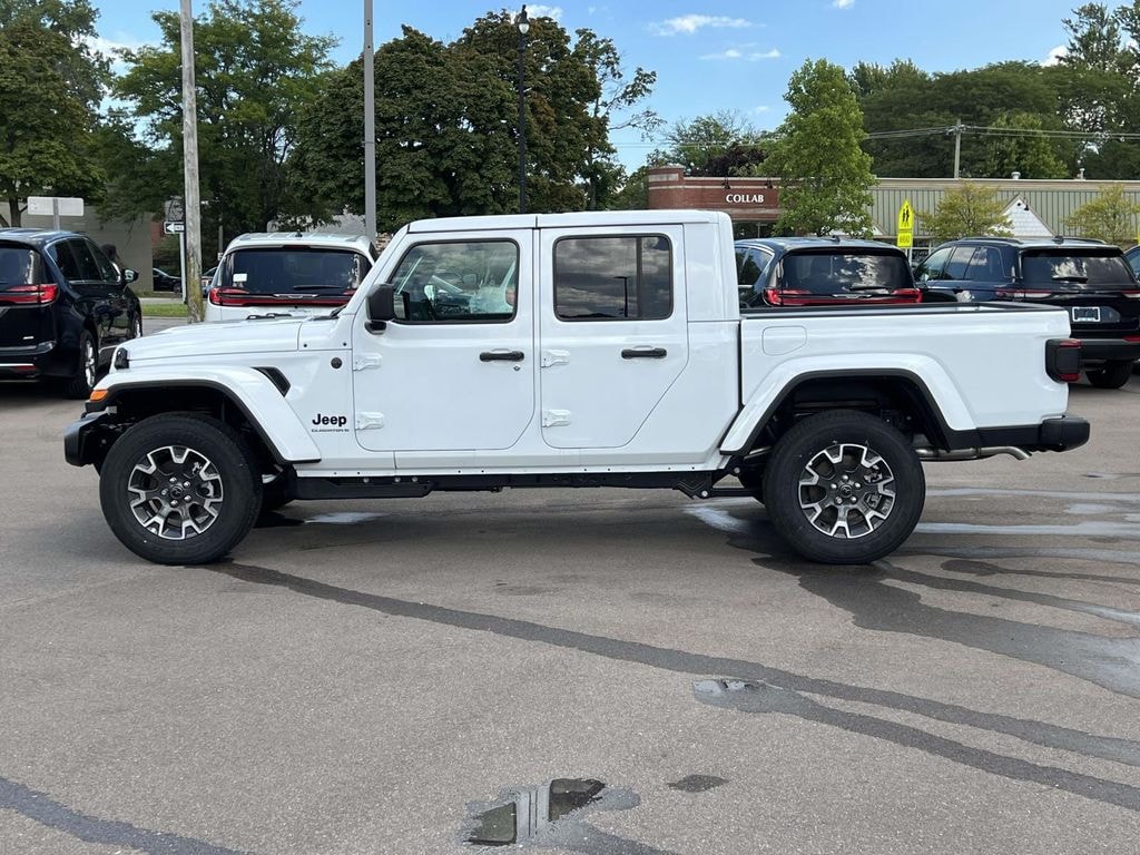New 2026 Jeep Gladiator SAHARA 4X4 Pickup