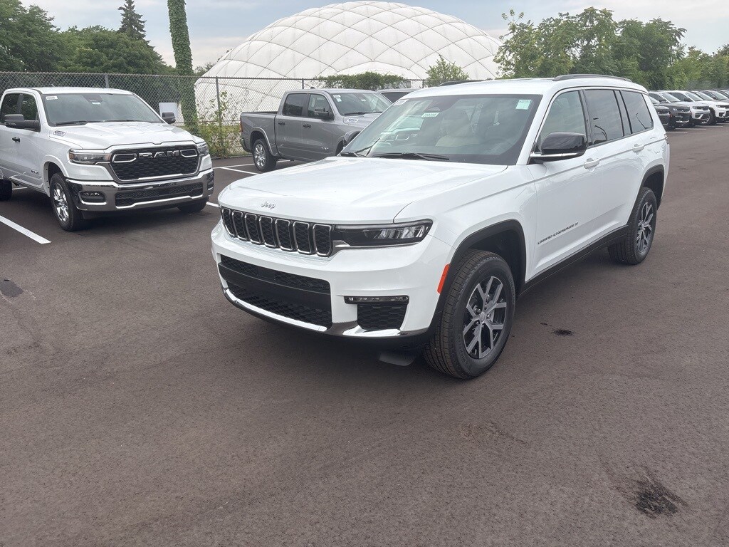 2025 Jeep Grand Cherokee Limited photo 2