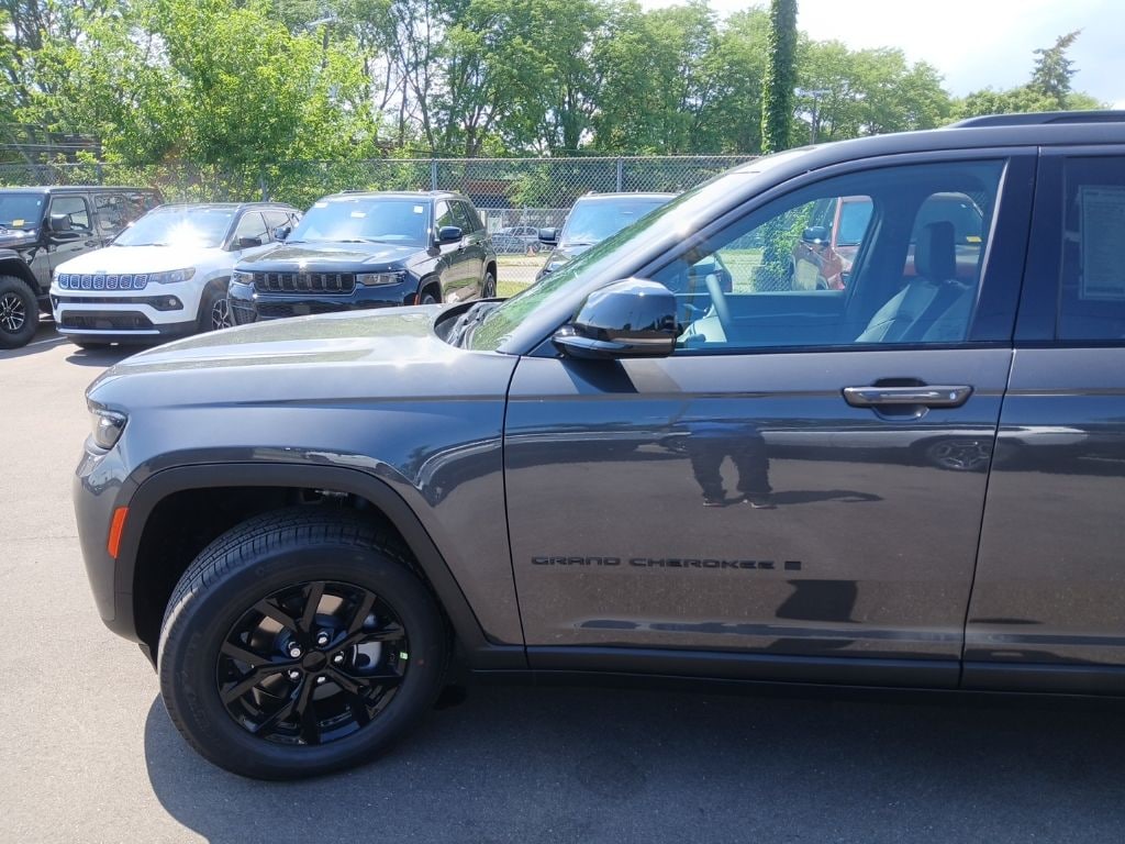 New 2026 Jeep Grand Cherokee LAREDO ALTITUDE 4X4 Sport Utility