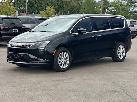2027 Chrysler Pacifica SELECT AWD Passenger Van