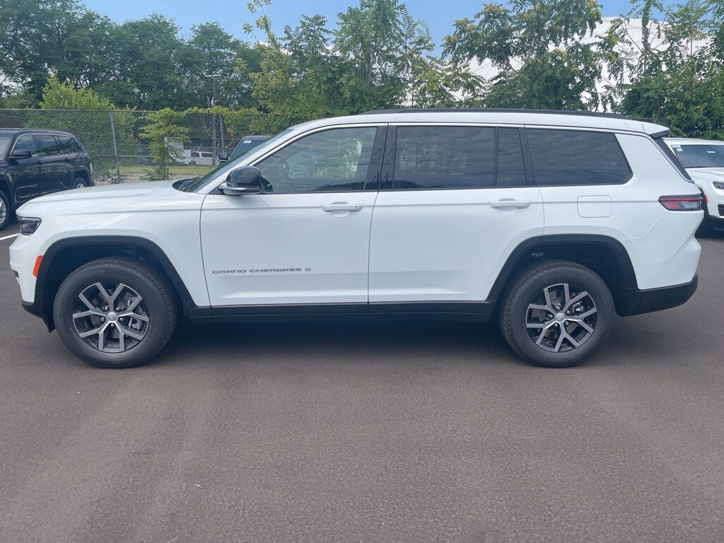 2025 Jeep Grand Cherokee Limited photo 3