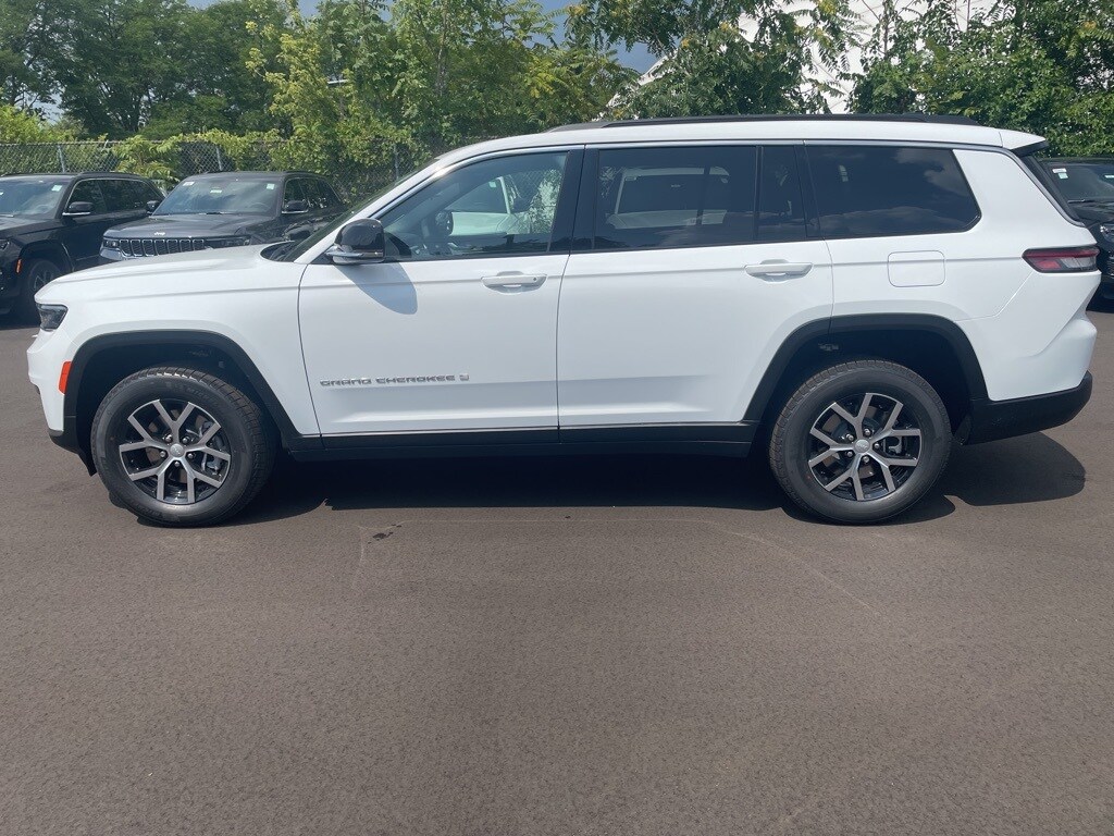 2025 Jeep Grand Cherokee Limited photo 3