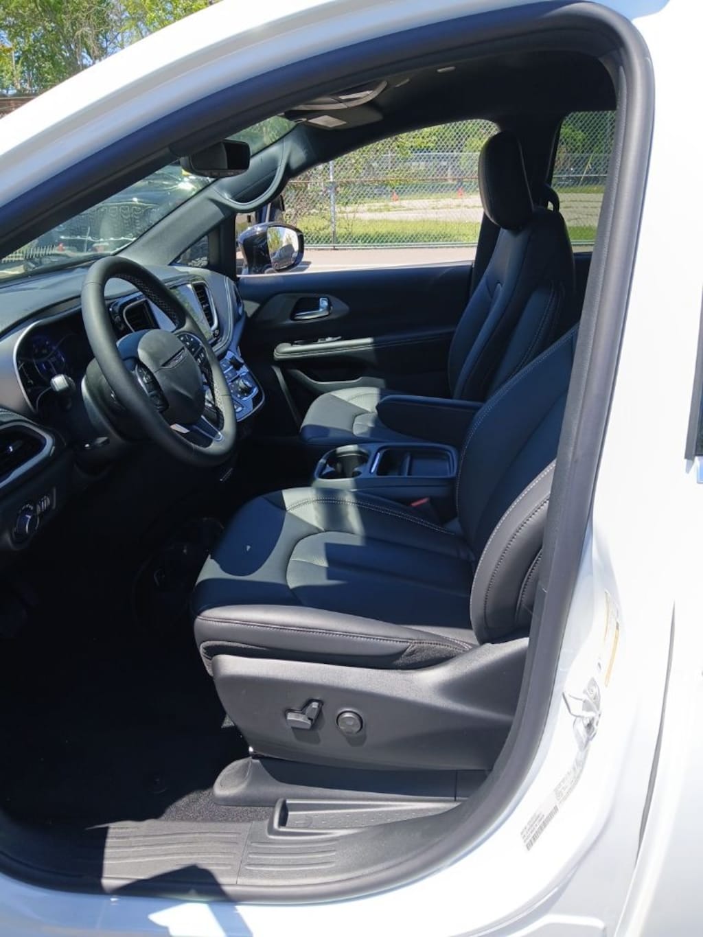 New 2027 Chrysler Pacifica SELECT AWD Passenger Van