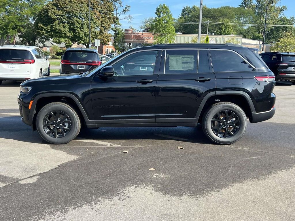New 2026 Jeep Grand Cherokee LAREDO ALTITUDE 4X4 Sport Utility