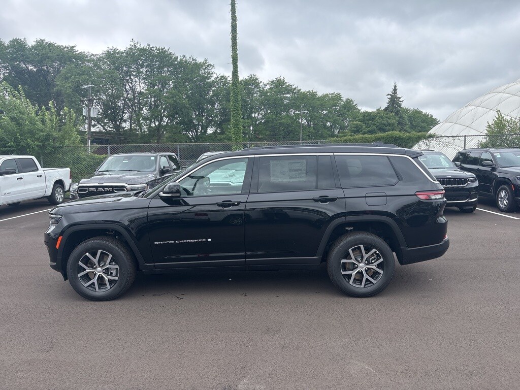 2025 Jeep Grand Cherokee Limited photo 3