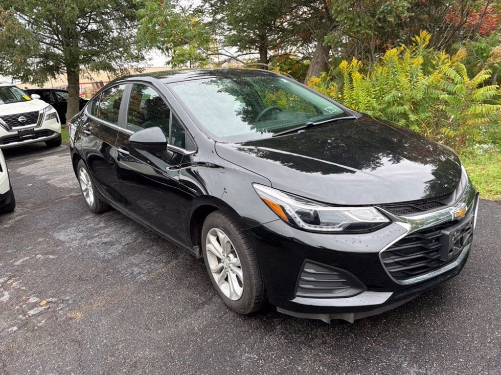 Used 2019 Chevrolet Cruze LT with VIN 1G1BE5SM3K7107831 for sale in Detroit, MI