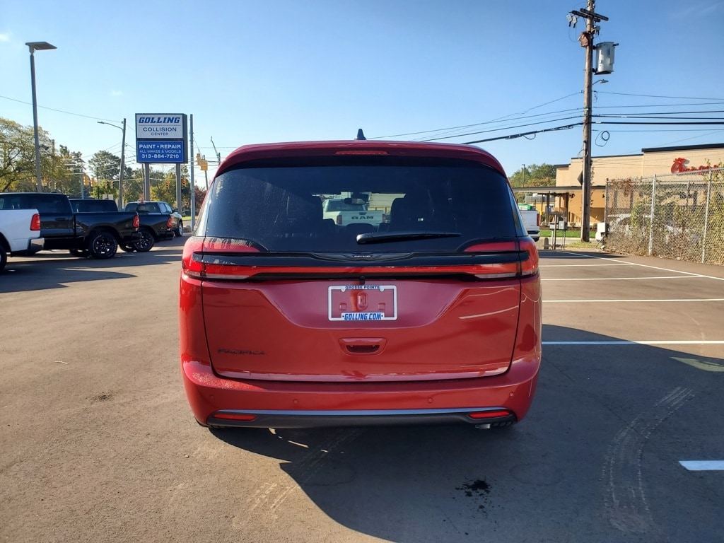 New 2026 Chrysler Pacifica SELECT Passenger Van