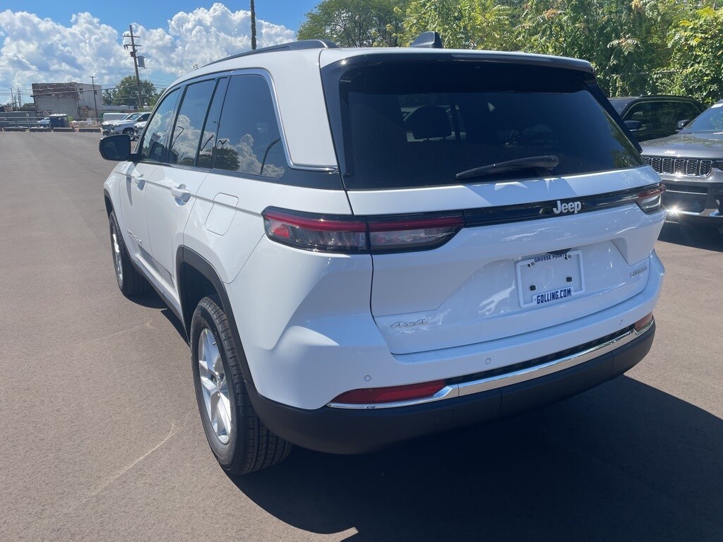 2025 Jeep Grand Cherokee Laredo photo 3