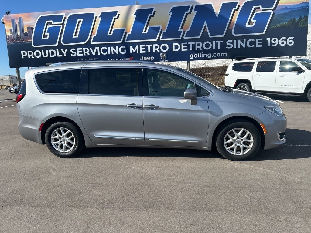 Used 2020 Chrysler Pacifica Touring L Minivan/Van