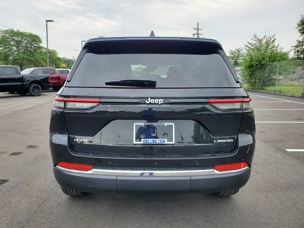2025 Jeep Grand Cherokee Laredo photo 4