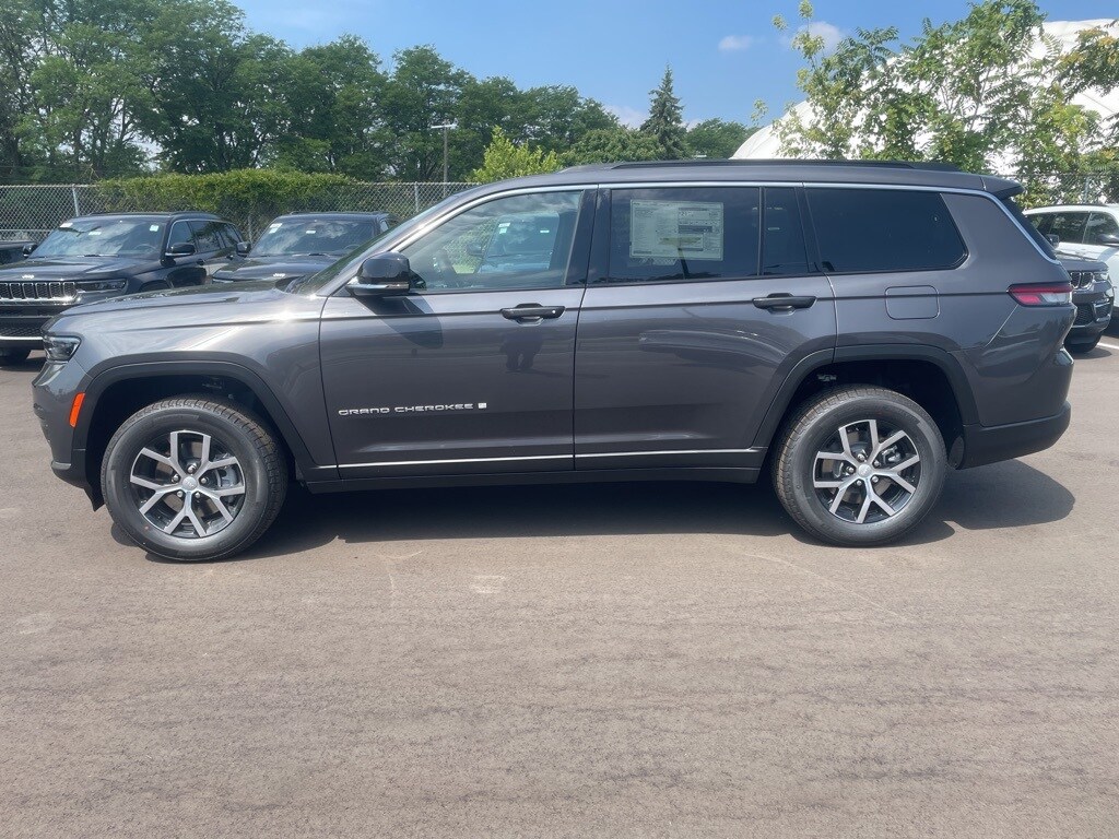 2025 Jeep Grand Cherokee Limited photo 2