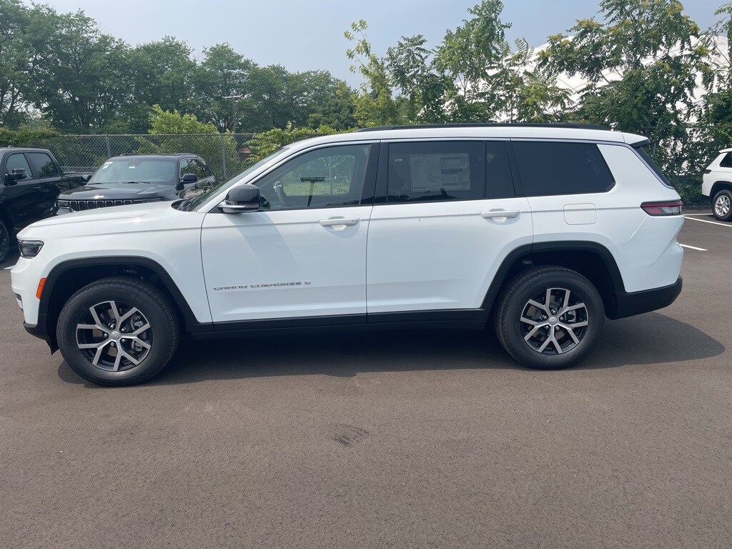 2025 Jeep Grand Cherokee Limited photo 3
