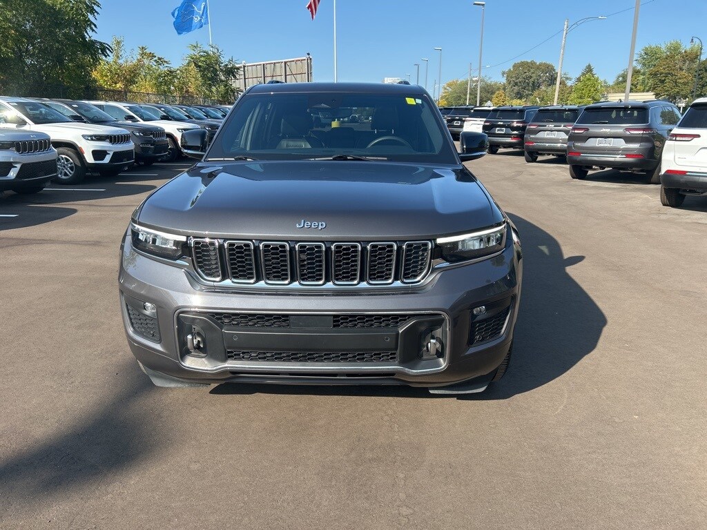 2023 Jeep Grand Cherokee Overland photo 2