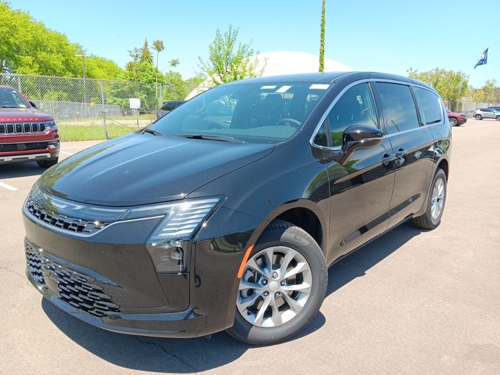 2027 Chrysler Pacifica Select AWD's photo