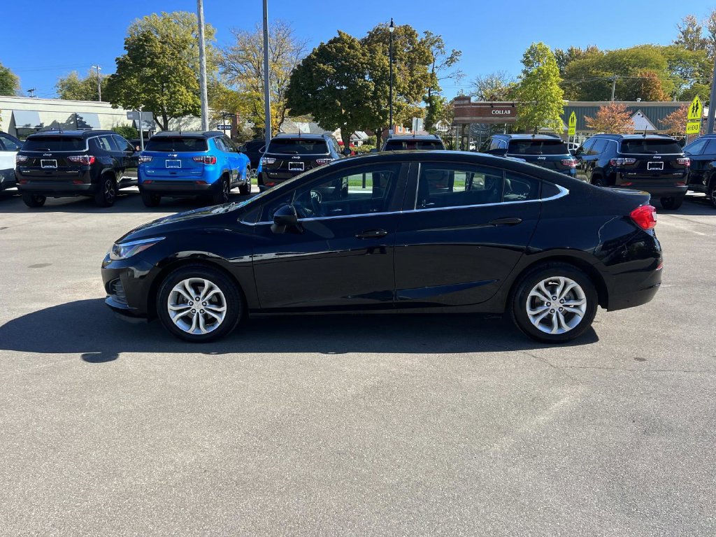 Used 2019 Chevrolet Cruze LT with VIN 1G1BE5SM3K7107831 for sale in Detroit, MI