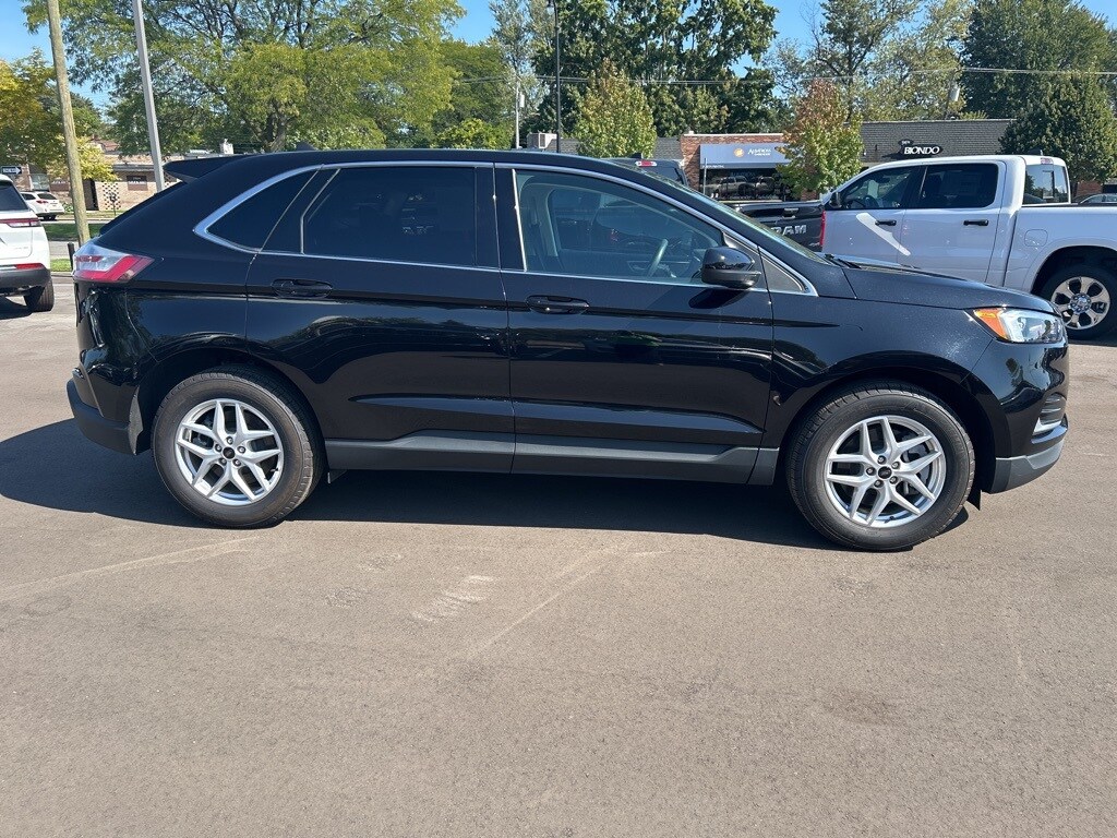 2023 Ford Edge SEL photo 4
