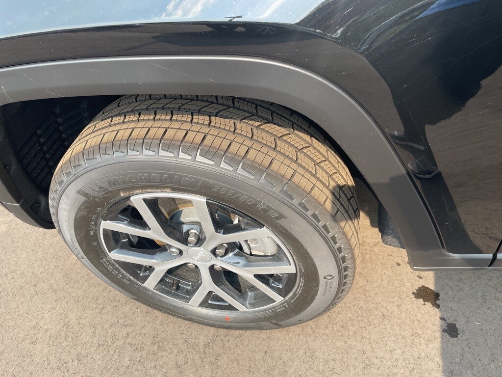 2025 Jeep Grand Cherokee Limited photo 2