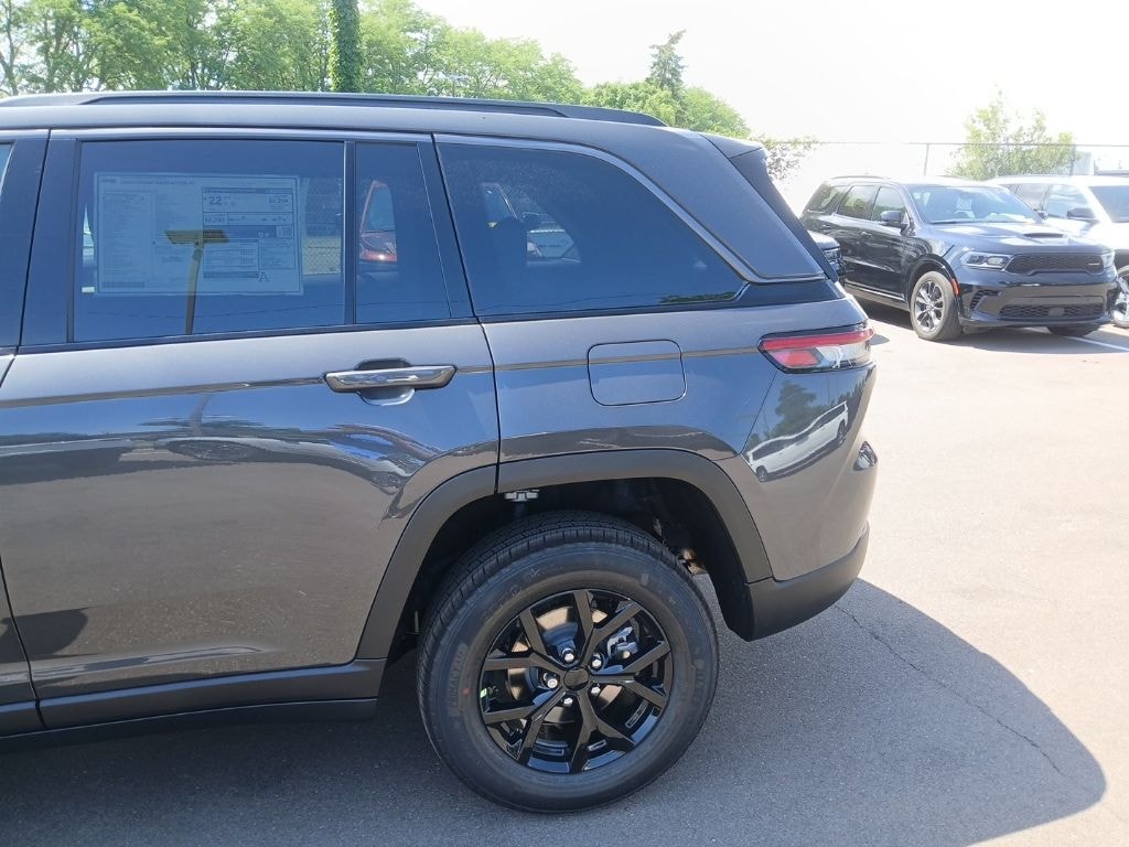 New 2026 Jeep Grand Cherokee LAREDO ALTITUDE 4X4 Sport Utility