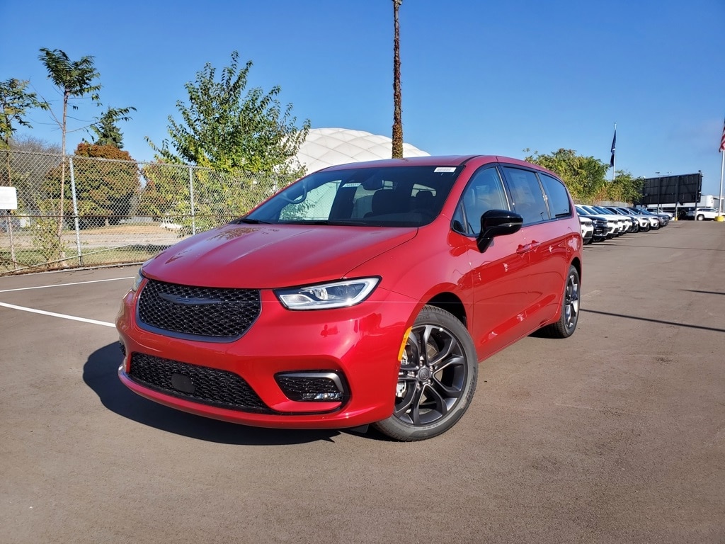 2026 Chrysler Pacifica Select's photo